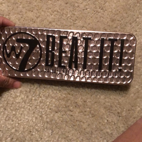 2 Untouched eye shadow pallets - Picture 5 of 8